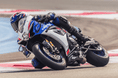 Visually, the 40th Anniversary Edition stands out with three striking, retro-inspired paint schemes – Blue/White, Red/White, and Yellow/Matt Blue. Suzuki GSX-R1000R 40th Anniversary Edition in blue cornering shot
